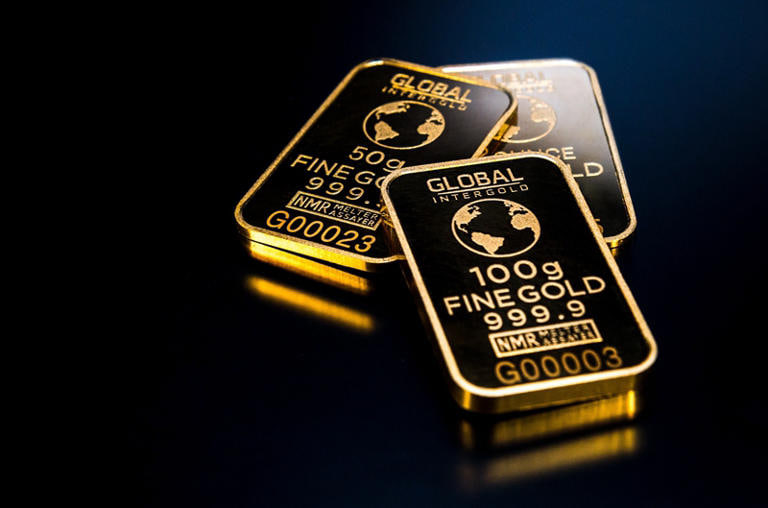 (黄金期货直播室)黄金逼近历史高点：当央行购金潮遇上全球流动性拐点预期